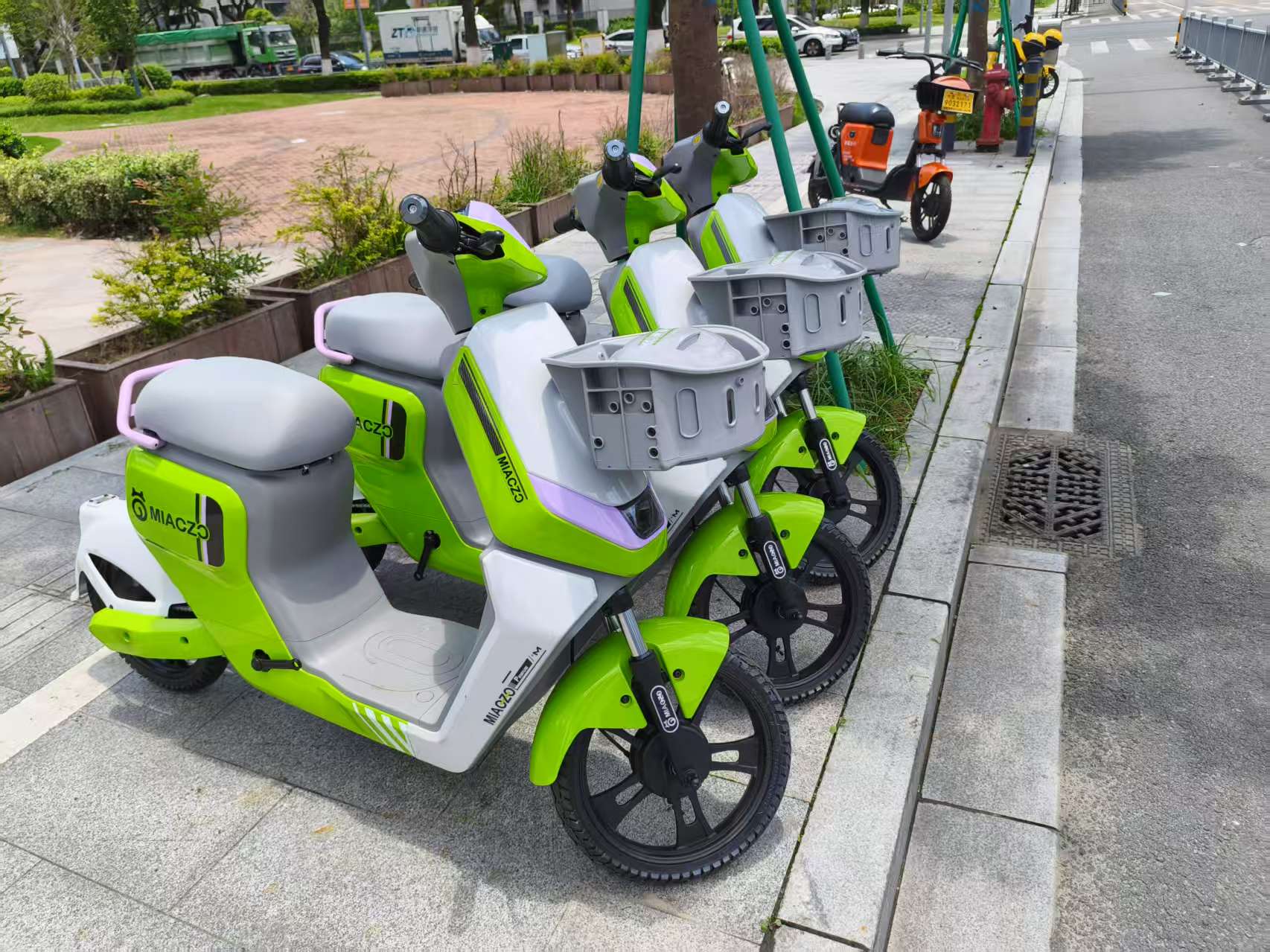 宁波江北街头出现的喵走出行共享电单车